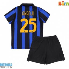 Billiga Inter Milan Manuel Akanji #25 Hemmatröja Barn 2026-27 Kortärmad (+ Korta byxor)